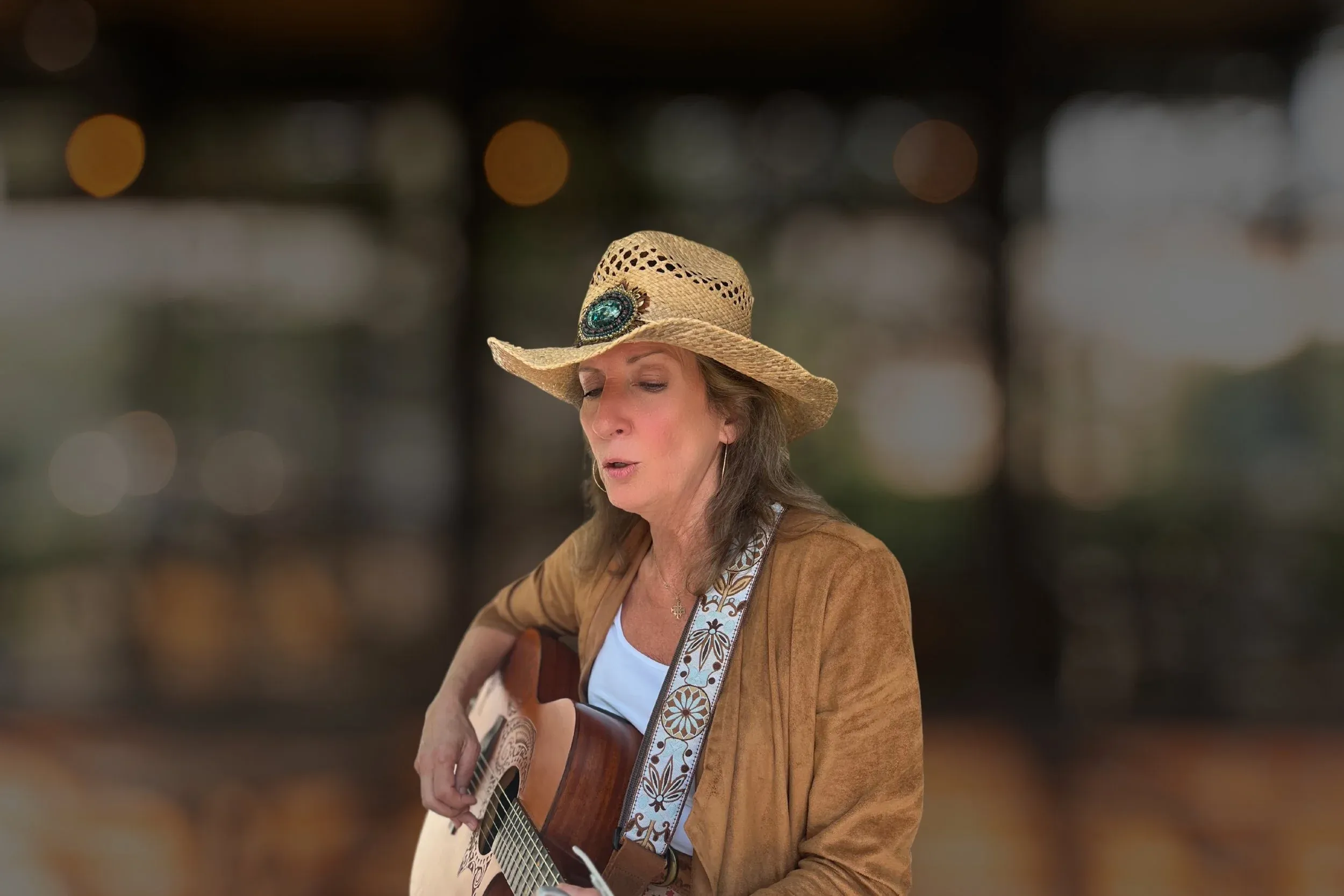 Andrea Randa performing