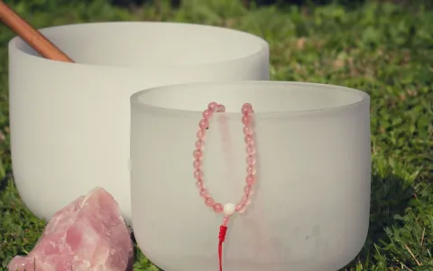 Quartz crystal singing bowls